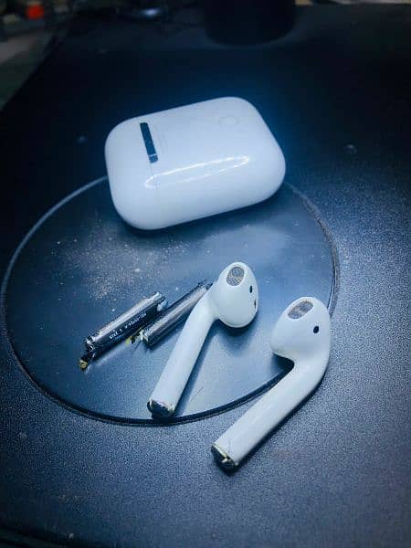 apple AirPods repairing scratch Less Kam kiya jae without any damage 1