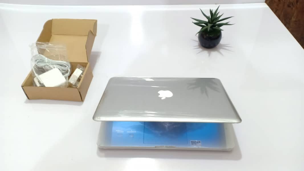 APPLE MACBOOK PRO WITH LIGHT KEYBOARD 1