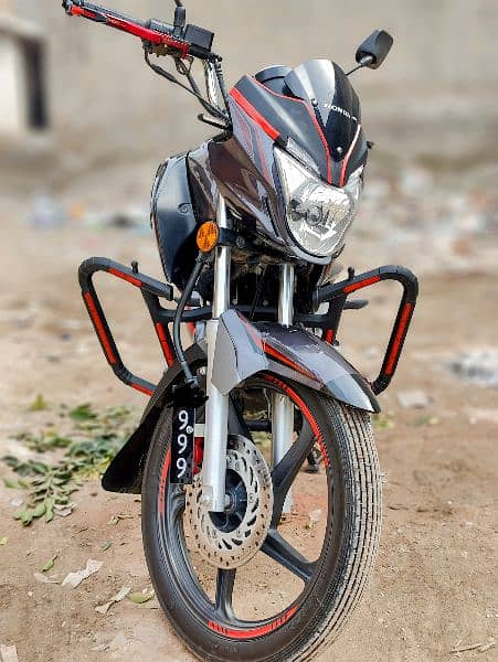 Honda CB150F Golden Number Wrapped 3