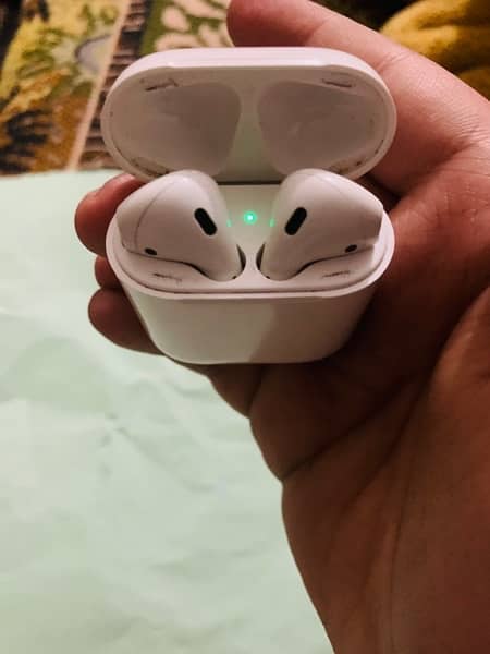 APPLE AIRPODS. 3