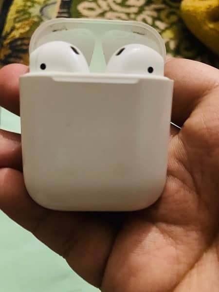 APPLE AIRPODS. 5
