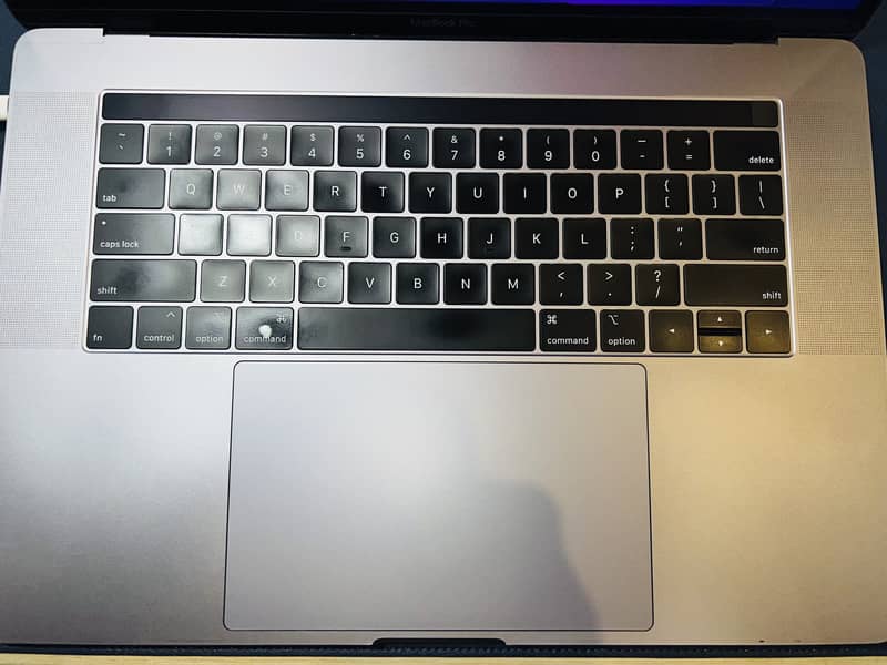 MacBook Pro 2018 - 15 Inches - Core i7 - 512GB - 16GB 3