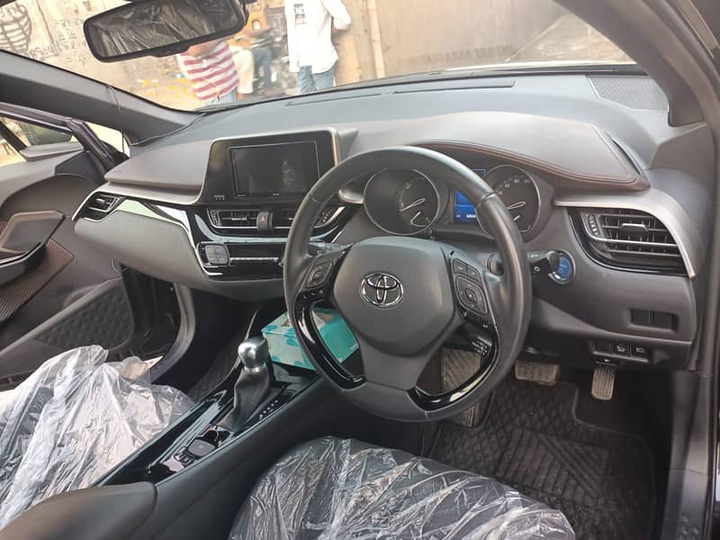 Toyota C-HR 2018 G Package Full option 6