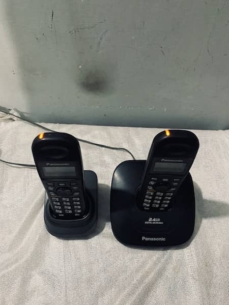 cordless panasonic phone 2-line(intercom) 3