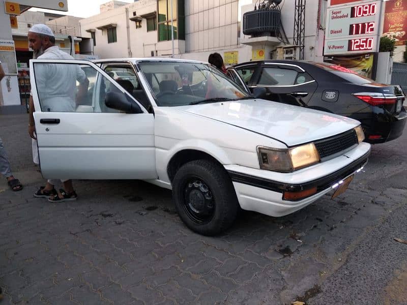 Toyota Corolla 86 Dx Saloon 1