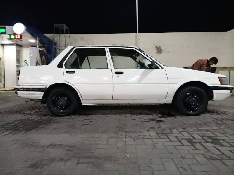 Toyota Corolla 86 Dx Saloon 9