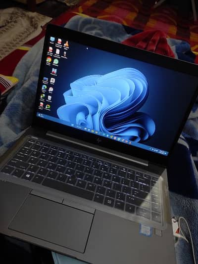 hp laptop z-book - i7 8th gen with 2gb dedicated graphic card