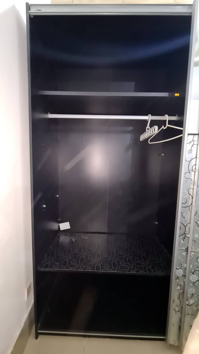 Bedroom wardrobe for clothes, with full height sliding glass doors. 9