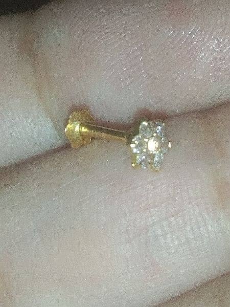 Gold nose pin 0