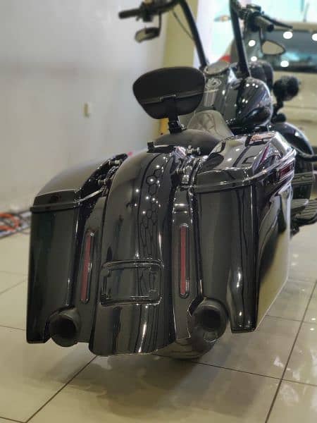 HARLEY DAVIDSON SCREAMING EAGLE ROAD KING CVO | MODEL 2017 14