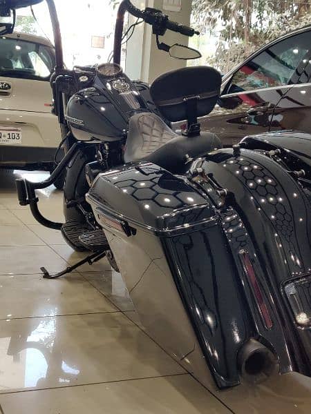 HARLEY DAVIDSON SCREAMING EAGLE ROAD KING CVO | MODEL 2017 15