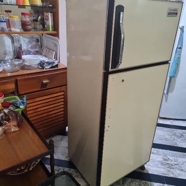 General ER-141F No Frost Fridge. . Made In Japan condition 10 by 9 2