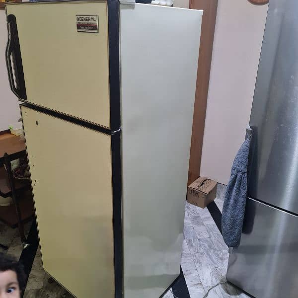 General ER-141F No Frost Fridge. . Made In Japan condition 10 by 9 4