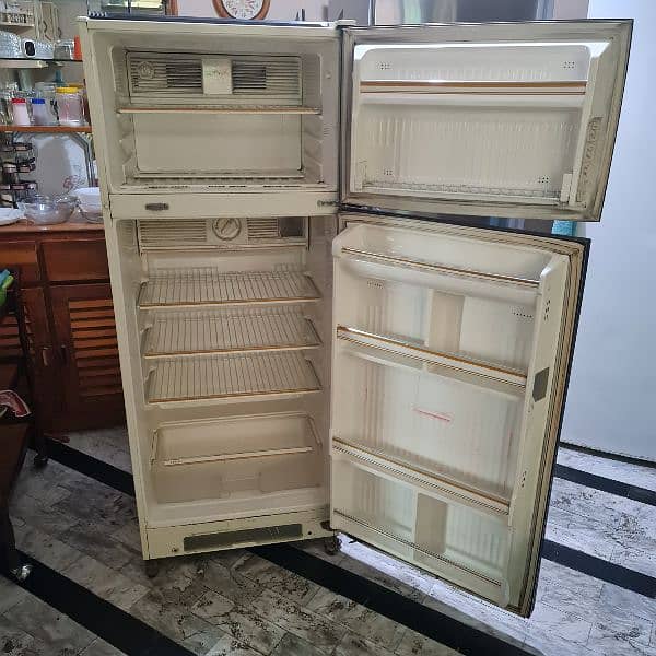 General ER-141F No Frost Fridge. . Made In Japan condition 10 by 9 5