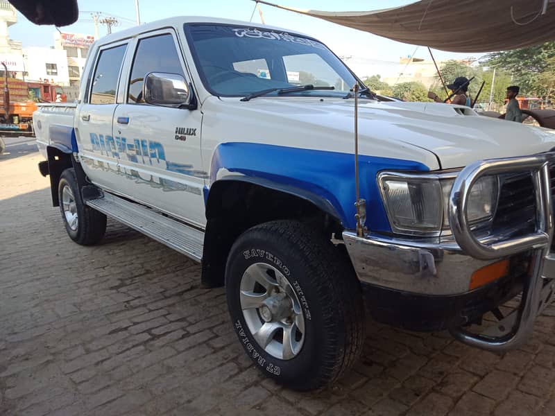 Toyota Hilux double cabin 4×4 3