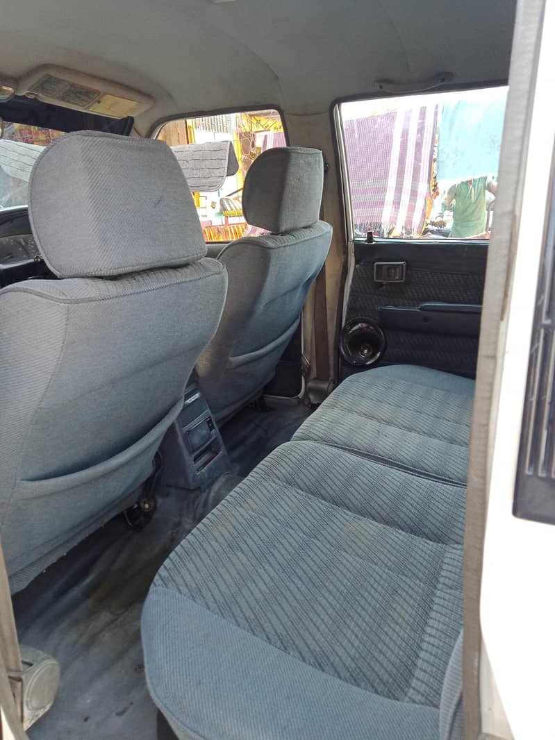 Toyota Hilux double cabin 4×4 7