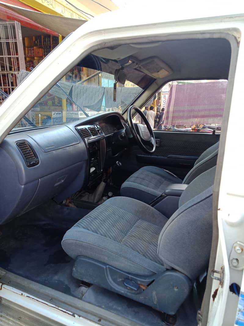 Toyota Hilux double cabin 4×4 8