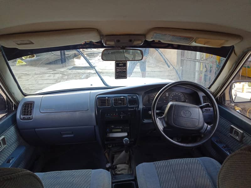 Toyota Hilux double cabin 4×4 9