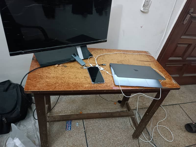 Computer table and chair 4