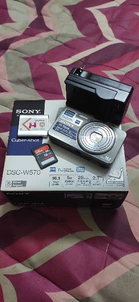 Sony 16.1 M. P. Cybershot (16GB Card) 0