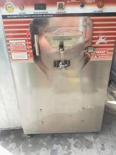 Batch freezer / Ice cream machine
