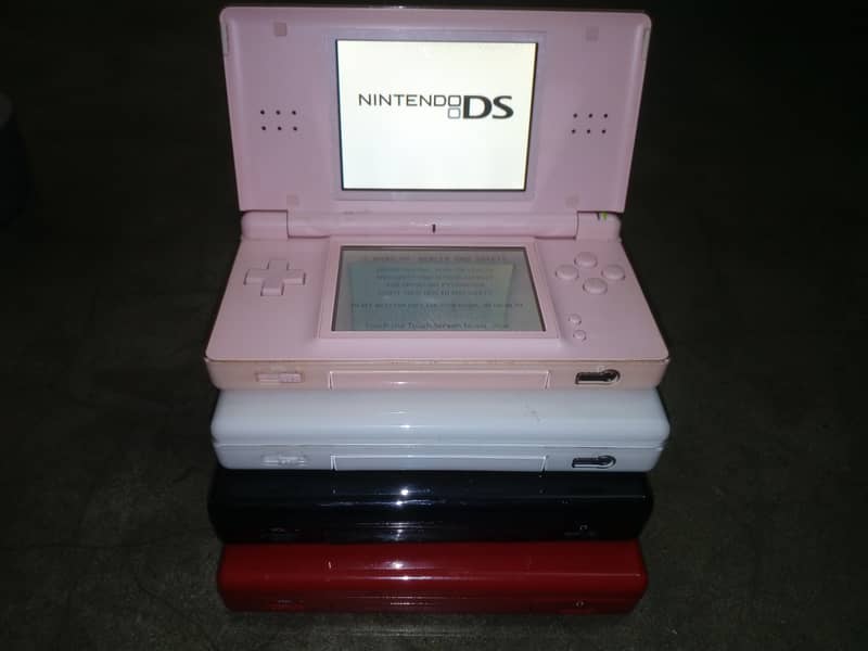 nintendo dsi  and  nintendo  wii 0