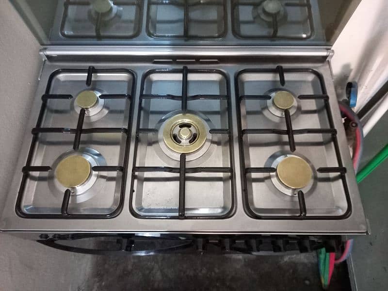 Cooking Range with 5 Golden Burners 7