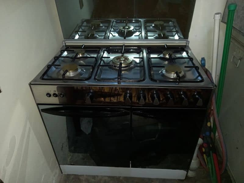 Cooking Range Oven ( 5 Golden Burners condition 10/10) 5