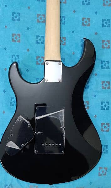 Yamaha Gigmaker ERG121 Electric Guitar Package 4