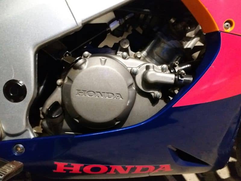 Heavy sports bike Honda CBR150cc HRC sports in orignal mint condition! 6