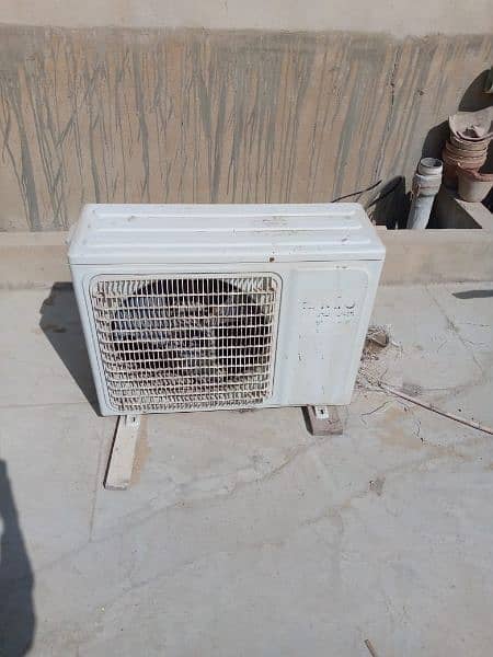AC for sale in good condition 1
