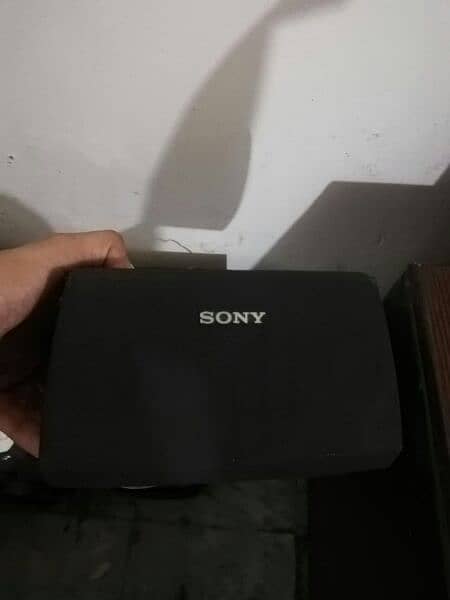 2 Sony surround speakers 0