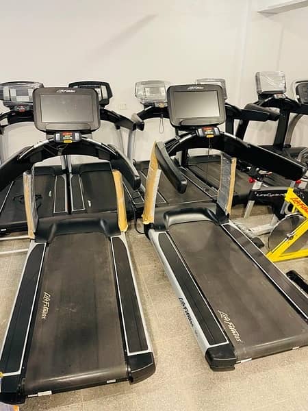 Treadmill/Elliptical/Recumbentbike/uprightbike/Rowingmachine available 0
