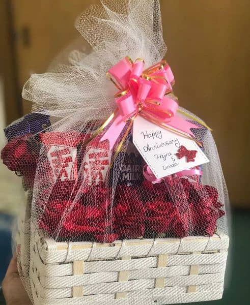 Custamized gift basket available 0