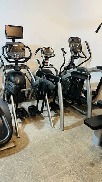 Arc trainer,Treadmill,Upright bike,Spin bikes,Gyms, benches, available 12