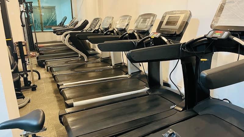 Arc trainer,Treadmill,Upright bike,Spin bikes,Gyms, benches, available 13