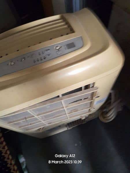 used(inverter A/c)( Protabal Ac) available in good price 11