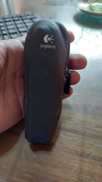 LOGITECH R400 LASER PRESENTATION REMOTE 1