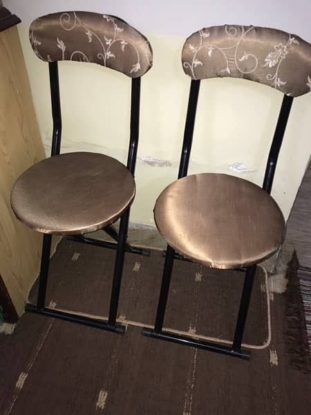 2 sitting chairs new foldable 0