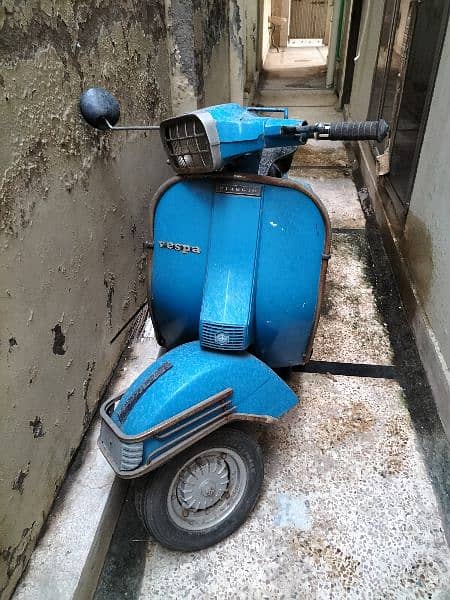 vespa scooter for sale in good condition 4