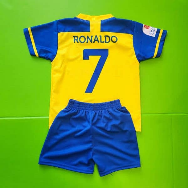 FOOTBALL KITS Ronaldo Messi 2