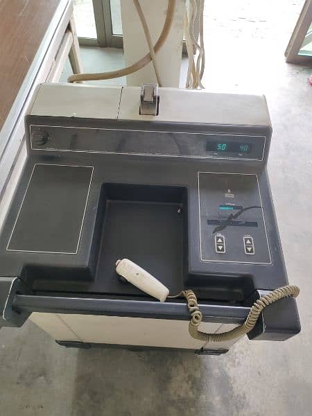 A. M. X 4 pls x ray machine good condition and good working 1