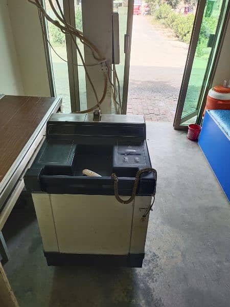 A. M. X 4 pls x ray machine good condition and good working 2