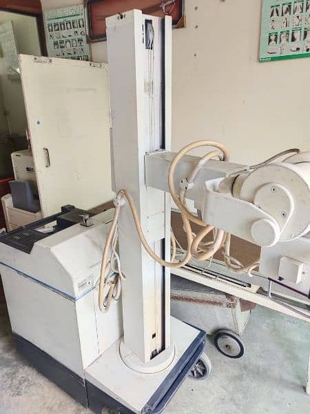 A. M. X 4 pls x ray machine good condition and good working 4