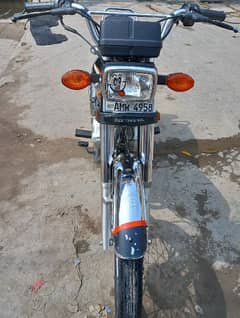 Honda 125 2022 model A-one condition by sale,,series customer contact