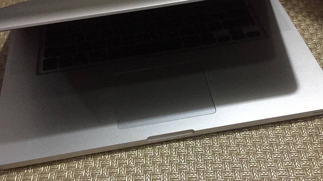 MacBook Pro (15-inch) i7 2nd Gen 8/256 1