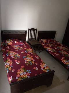 room for rent near Moon market allama Iqbal town LHR