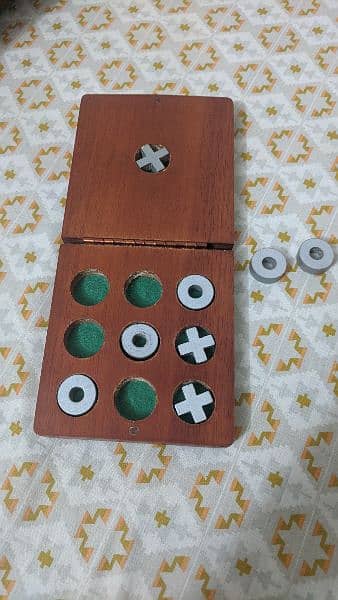 Wooden Tic Tac Toe (Antique). 10/10 1