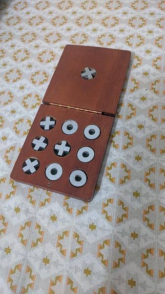 Wooden Tic Tac Toe (Antique). 10/10 5