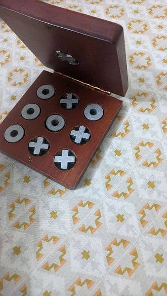 Wooden Tic Tac Toe (Antique). 10/10 8